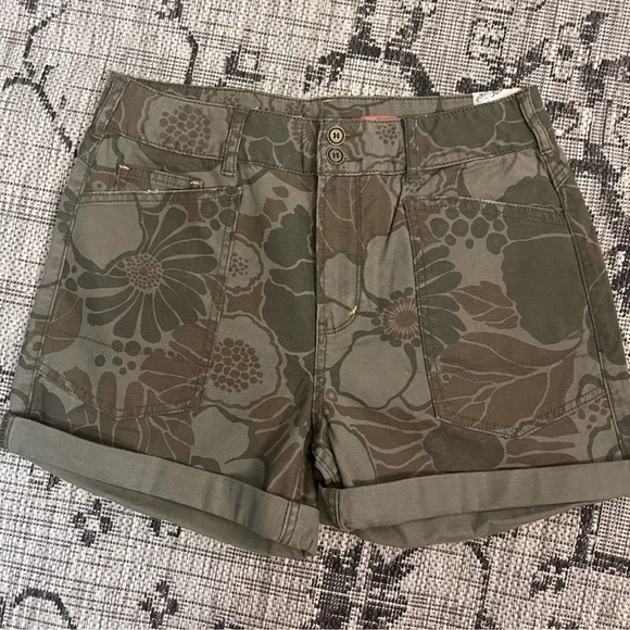 Anthropologie Pilcro The Wanderer Camo Floral Print Shorts - Picture 2 of 9